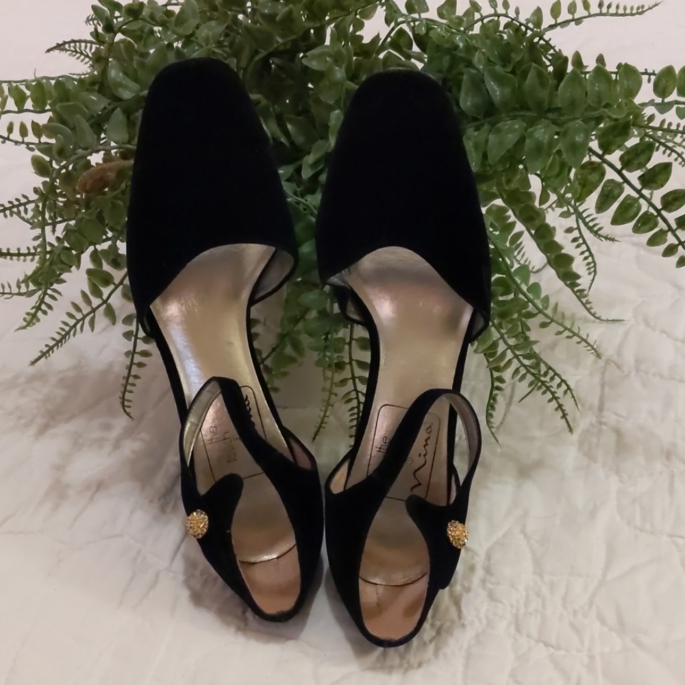 Vintage Nina Black Heels with Gold Accents - Picture 5 of 5